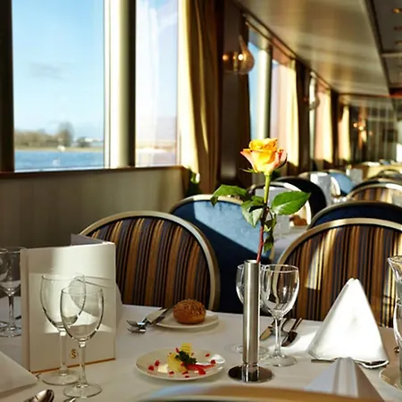 Baxter Hoare Ship 4*