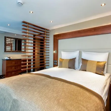 Baxter Hoare Ship Hotel Dusseldorf