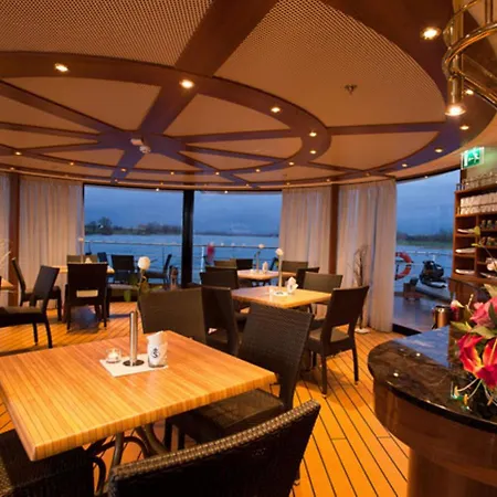 Hotel Baxter Hoare Ship